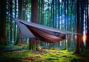 hennessy hammock Camping cu hamacul