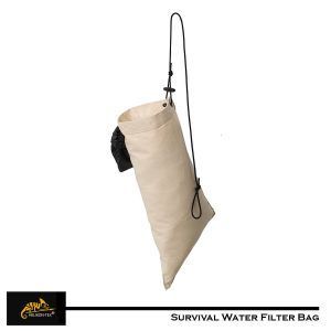 Filtrul din bumbac dens pentru supravietuire este un sac de colectare si prefiltrare a apei potabile. Este bazat pe un model folosit de armata britanica in al doilea razboi mondial. Este echipat cu husa pentru transport si snur pentru ancorare de ramuri, crengi etc
